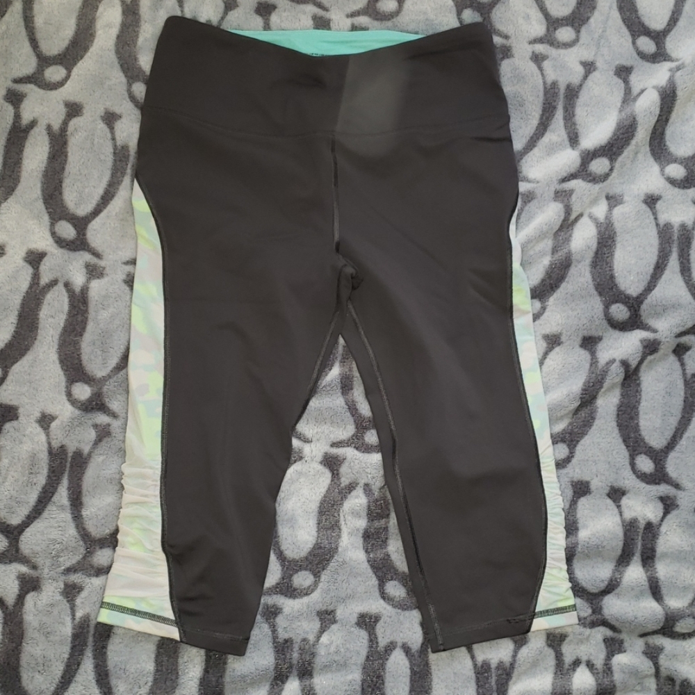 Victoria's Secret knockout cropped pant